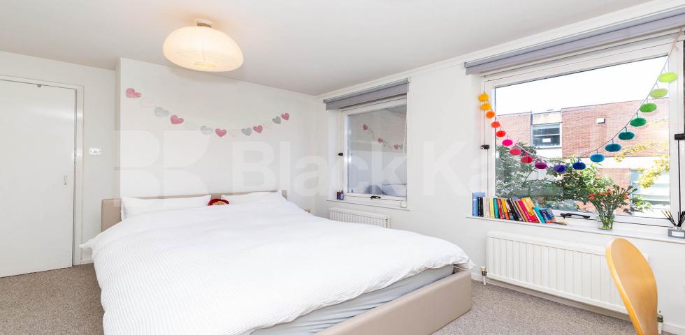 Two double bedrooms modern kitchen & bathroom mis to Marylebone Station.  Boldero Place, Marylebone